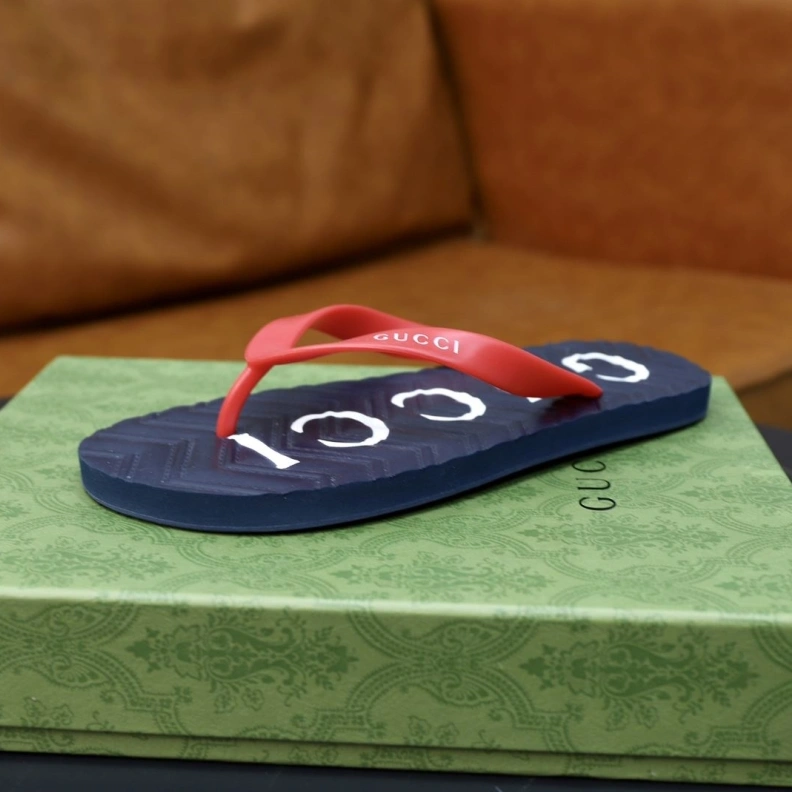 Resilient Gxccx Slippers 156400
