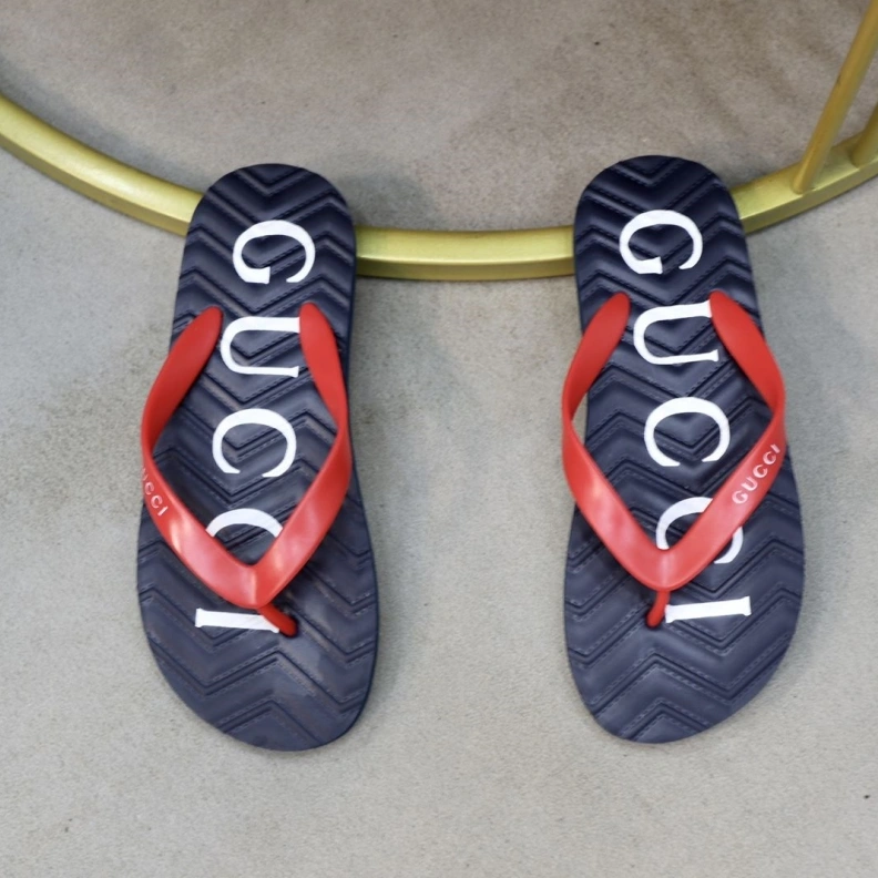 Resilient Gxccx Slippers 156400