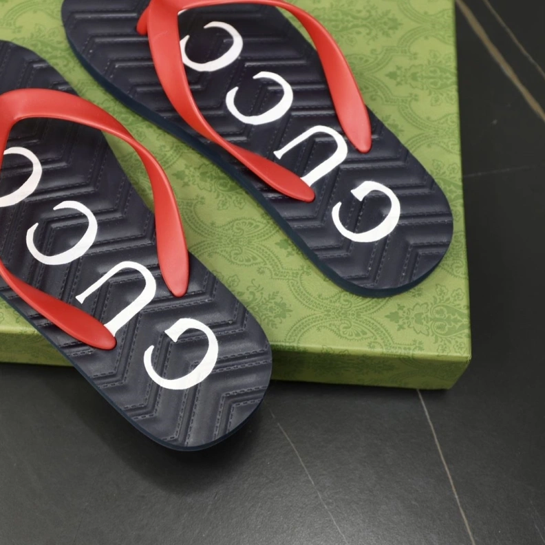 Resilient Gxccx Slippers 156400