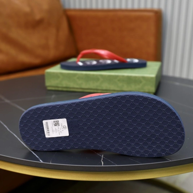 Resilient Gxccx Slippers 156400