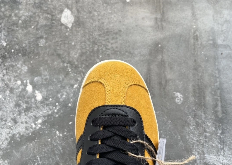 Flexible Gxvxnchy Sneakers 152638