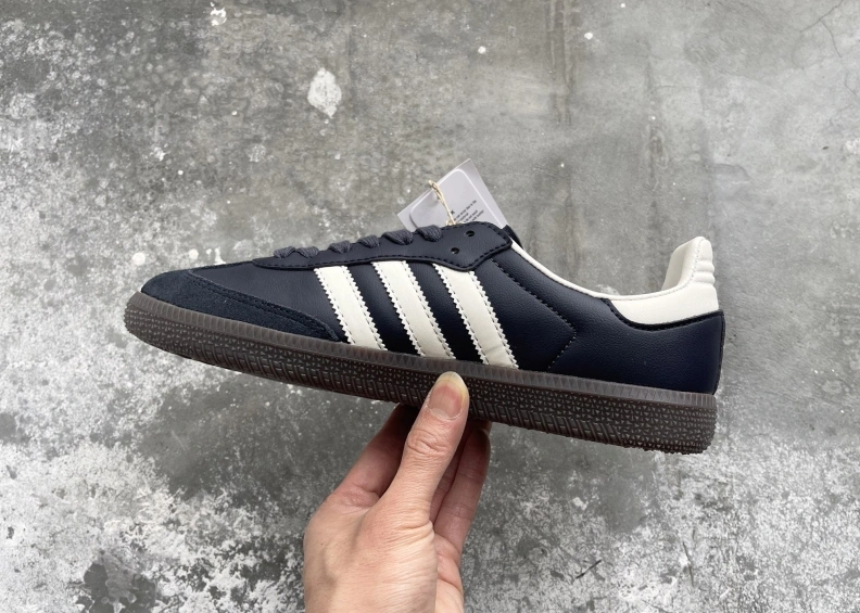 Reliable Mxnxlo Blxhnxk Sneakers 192973