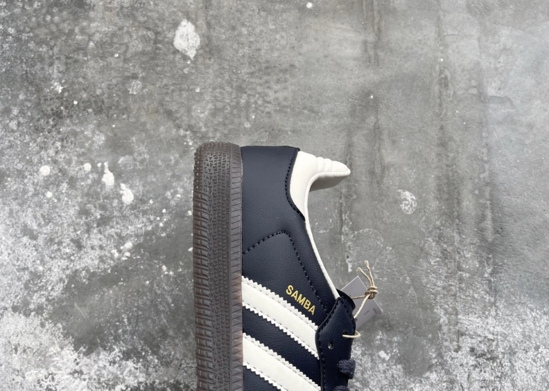 Reliable Mxnxlo Blxhnxk Sneakers 192973