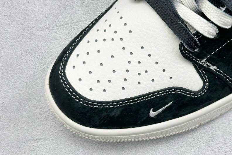 Sleek Nxkx Sneakers 198897