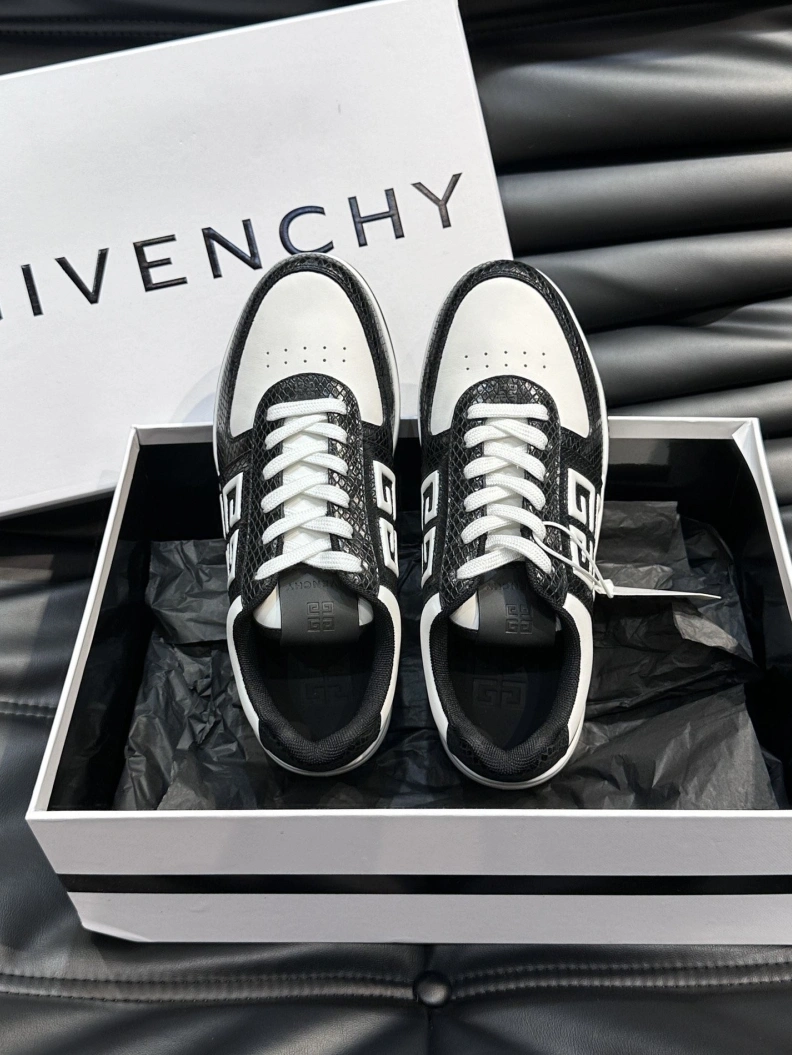 Sophisticated Gxvxnchy Sneakers 152644
