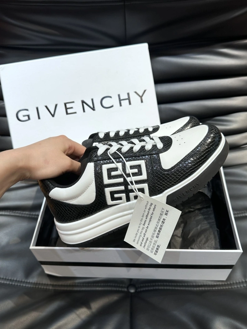 Sophisticated Gxvxnchy Sneakers 152644