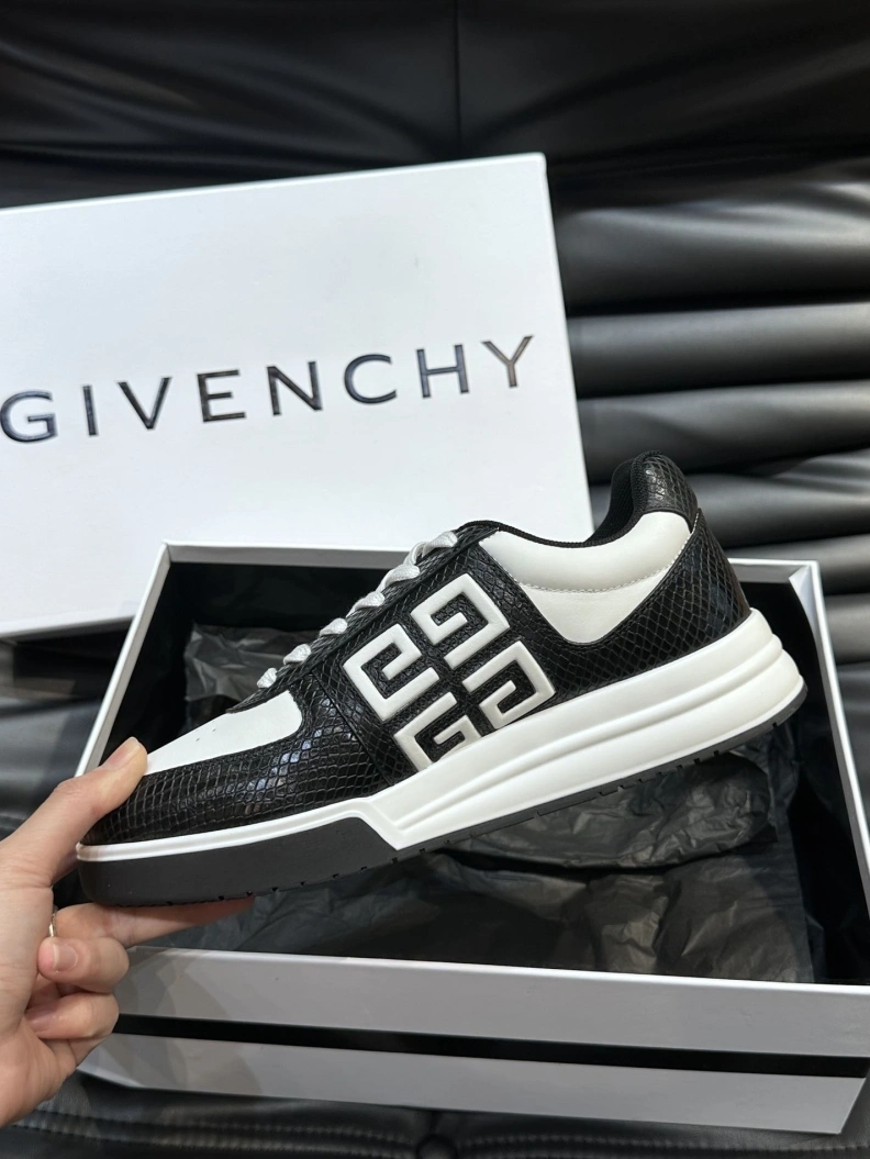 Sophisticated Gxvxnchy Sneakers 152644