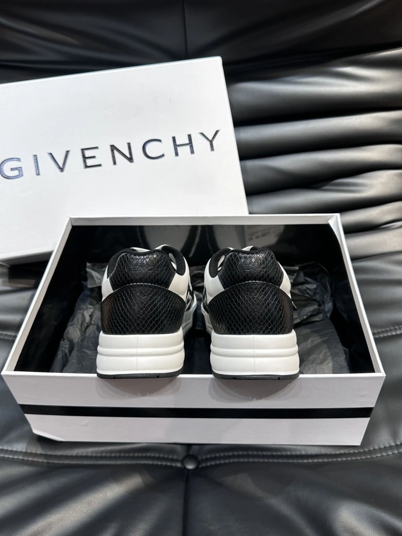 Sophisticated Gxvxnchy Sneakers 152644