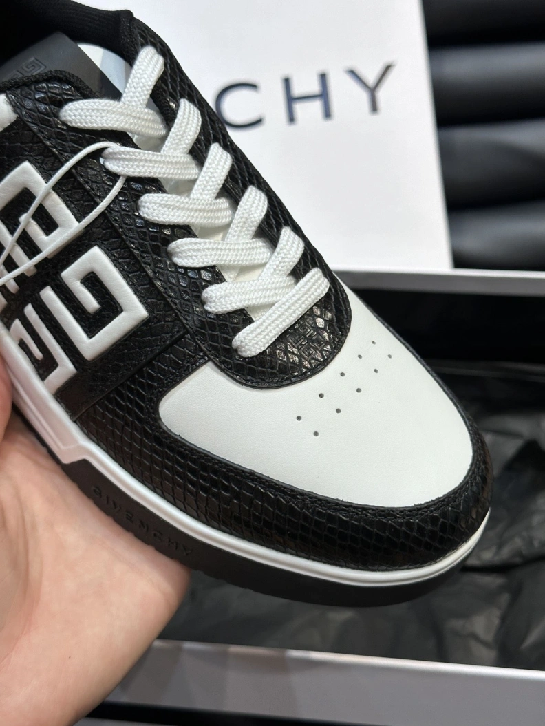 Sophisticated Gxvxnchy Sneakers 152644