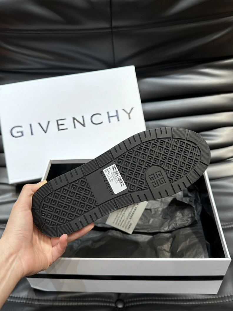 Sophisticated Gxvxnchy Sneakers 152644