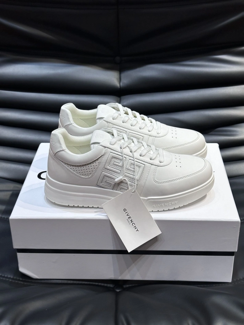 Versatile Gxvxnchy Sneakers 152639