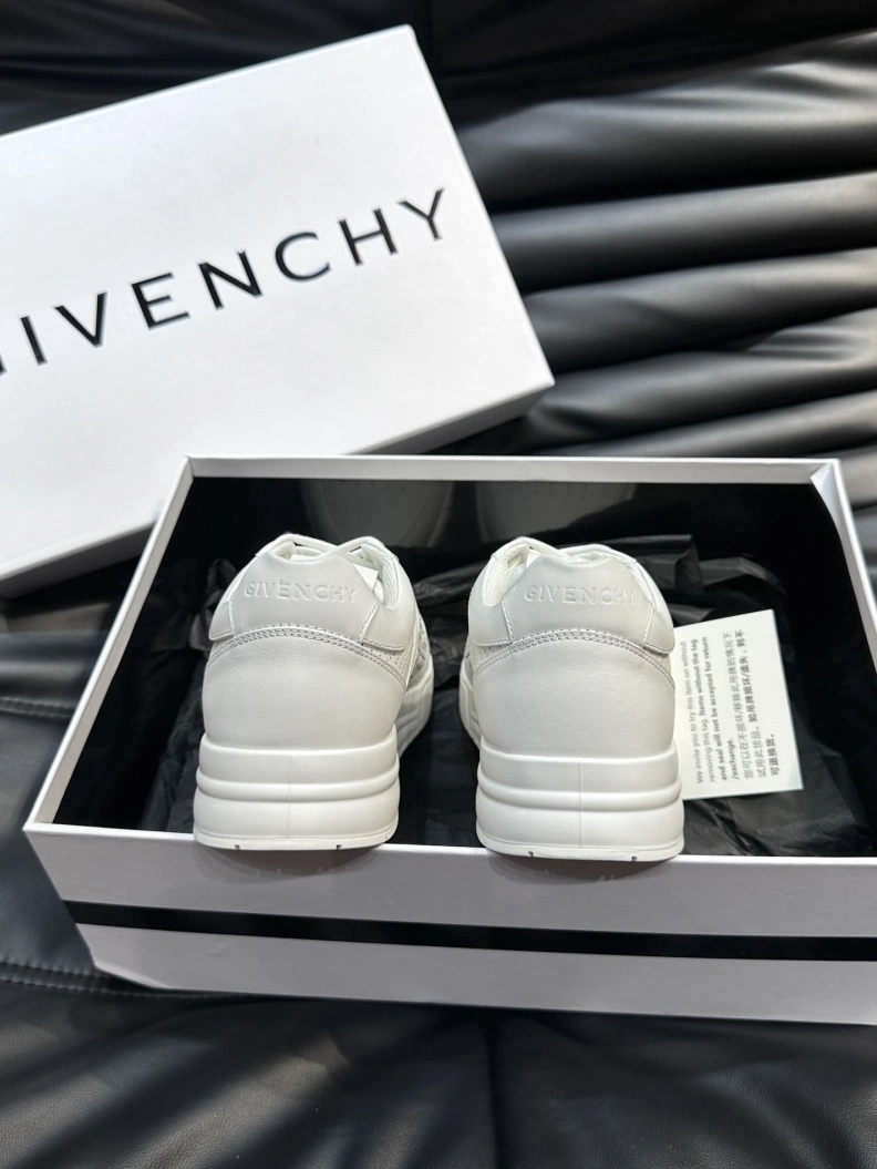 Versatile Gxvxnchy Sneakers 152639