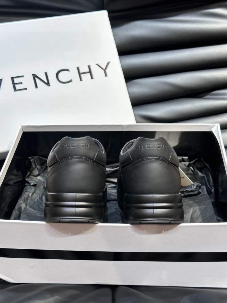 Gxvxnchy Sneakers Vibrant 152665