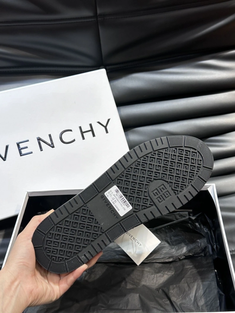 Gxvxnchy Sneakers Vibrant 152665