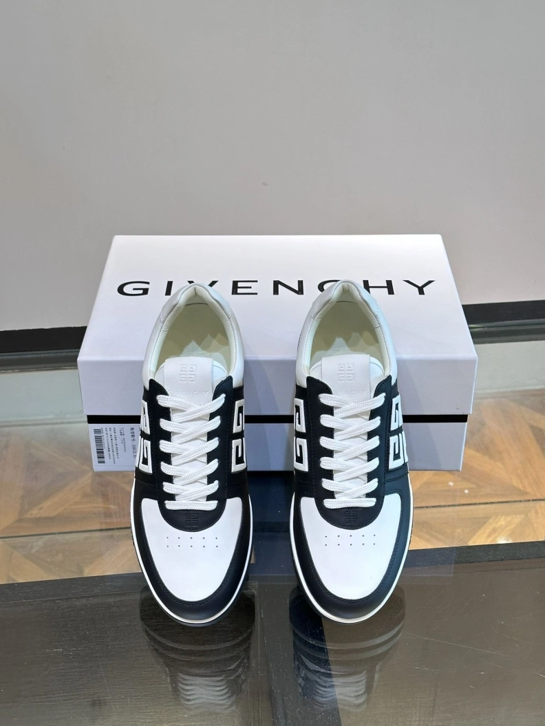 Gxvxnchy Sneakers TopPick 152641