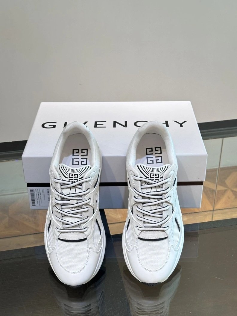 Unique Gxvxnchy Sneakers 152640