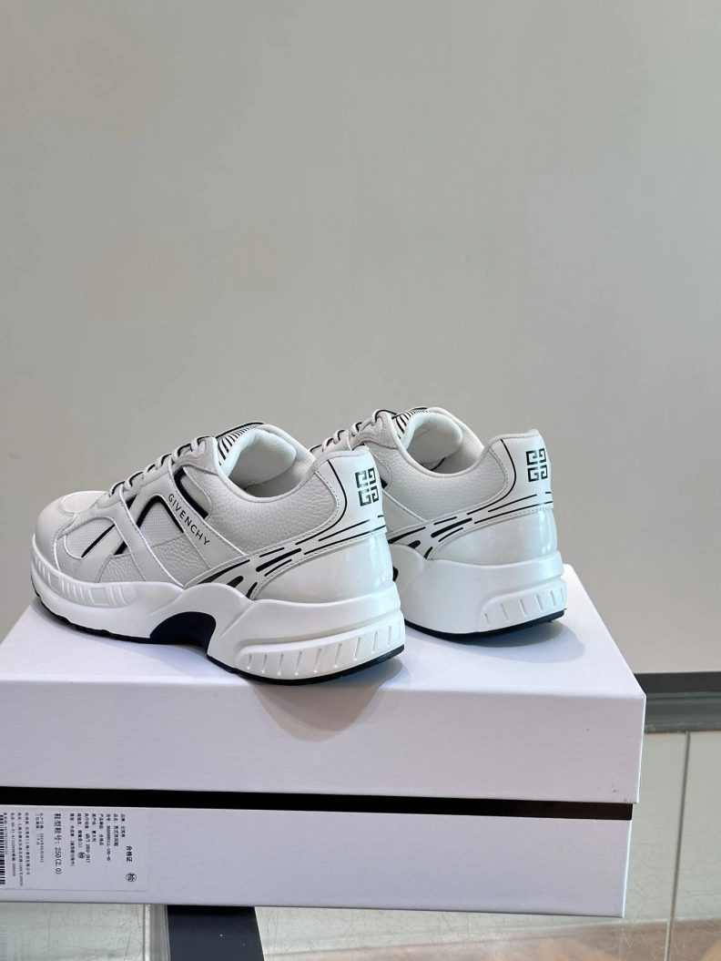 Unique Gxvxnchy Sneakers 152640