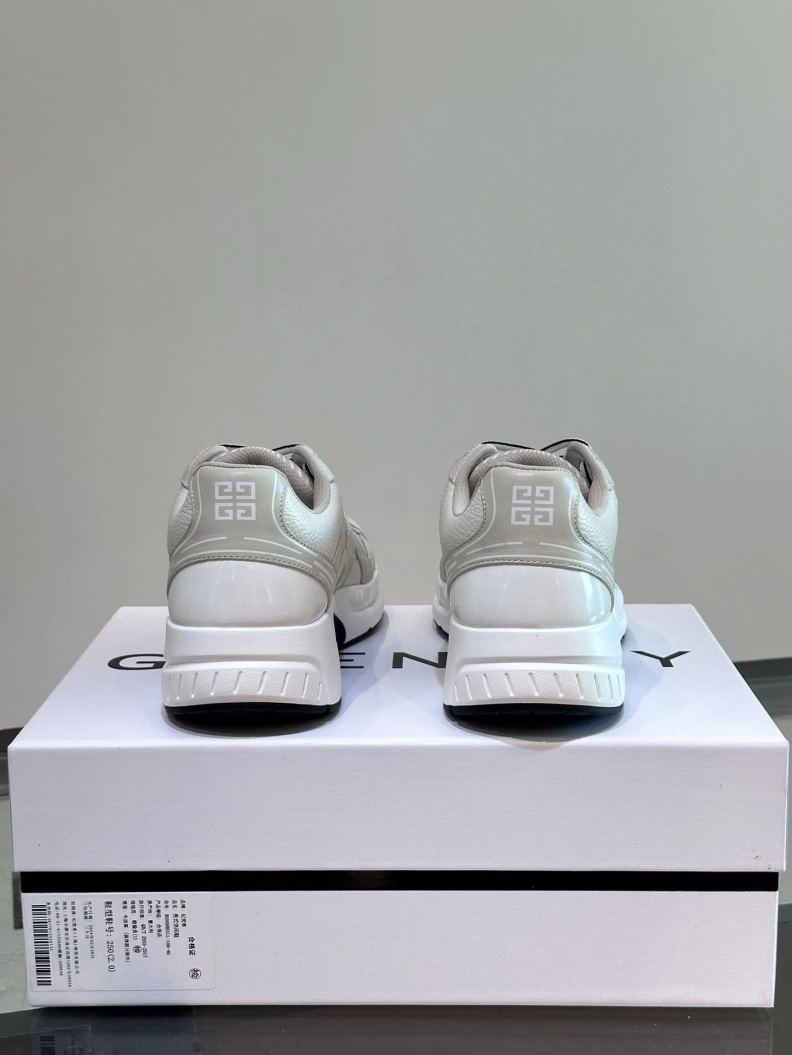 Gxvxnchy Sneakers UrbanStyle 152663