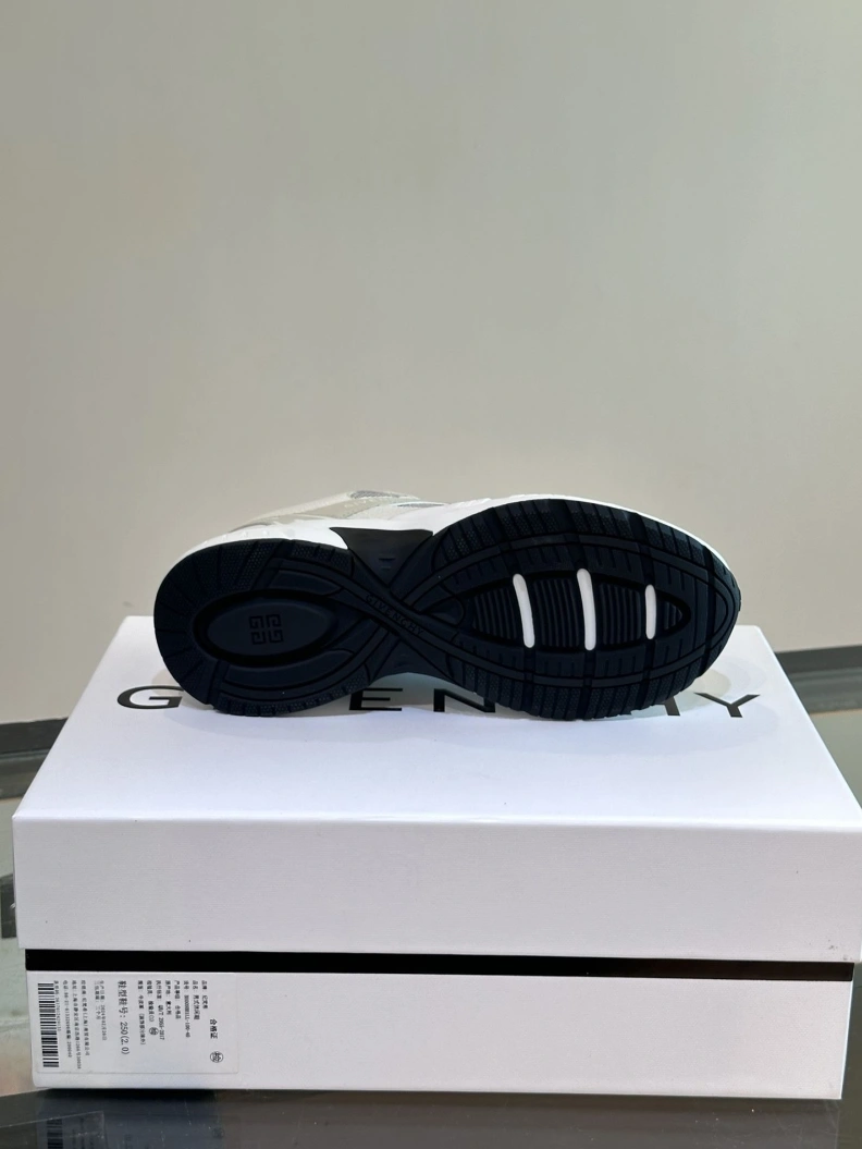 Gxvxnchy Sneakers UrbanStyle 152663