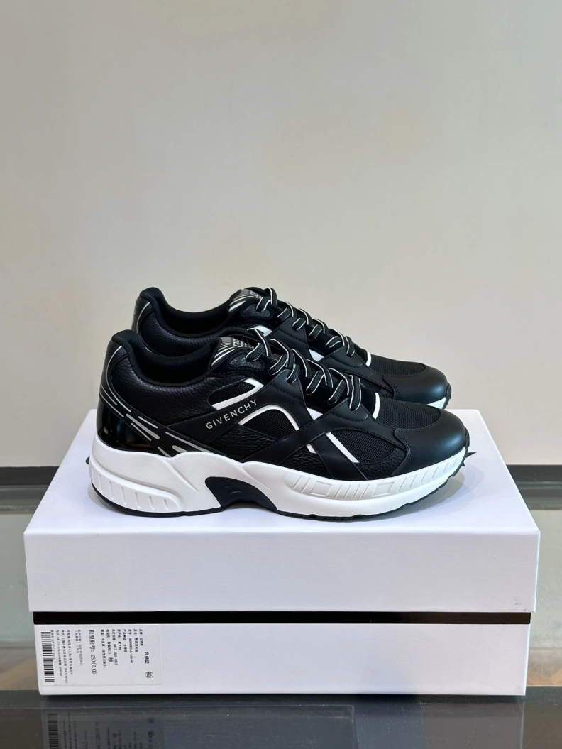Affordable Gxvxnchy Sneakers 152632