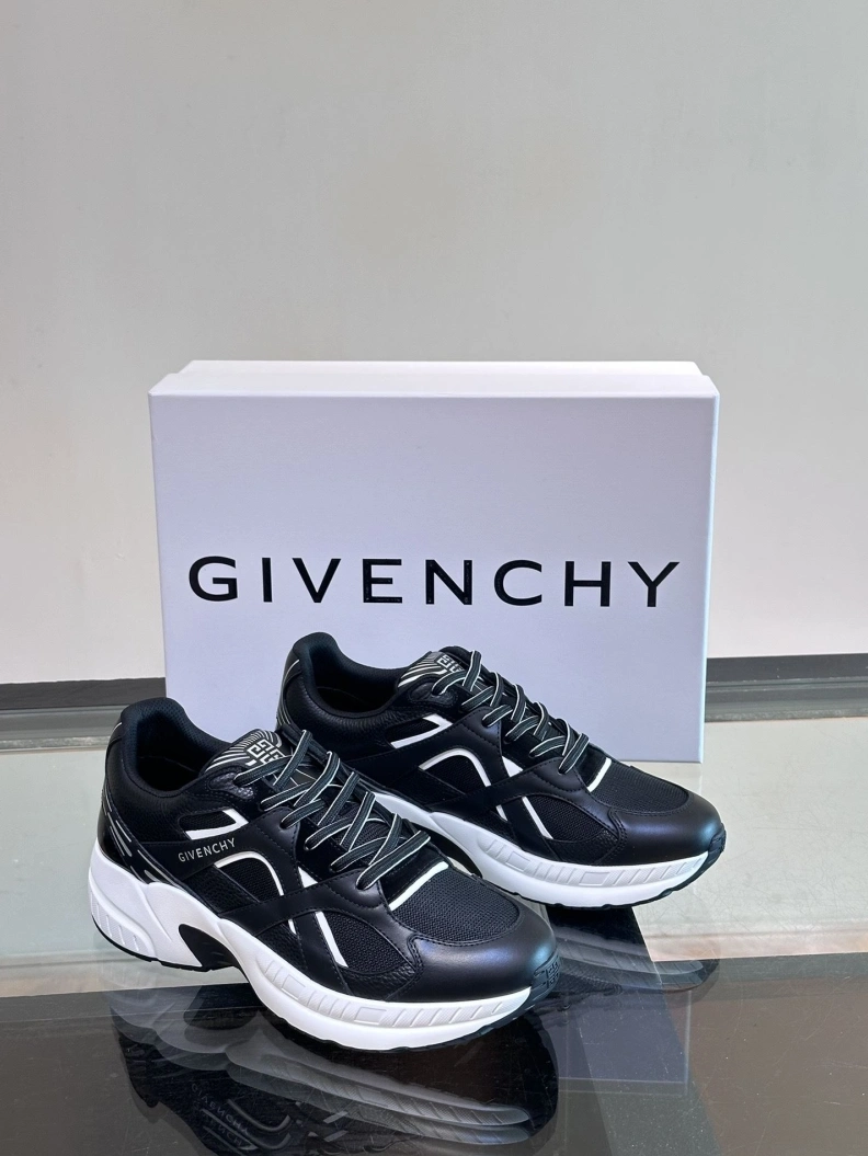 Affordable Gxvxnchy Sneakers 152632