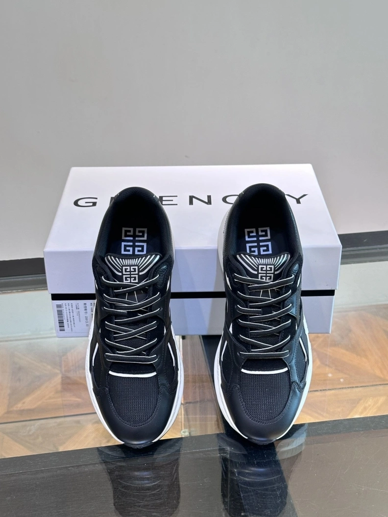 Affordable Gxvxnchy Sneakers 152632