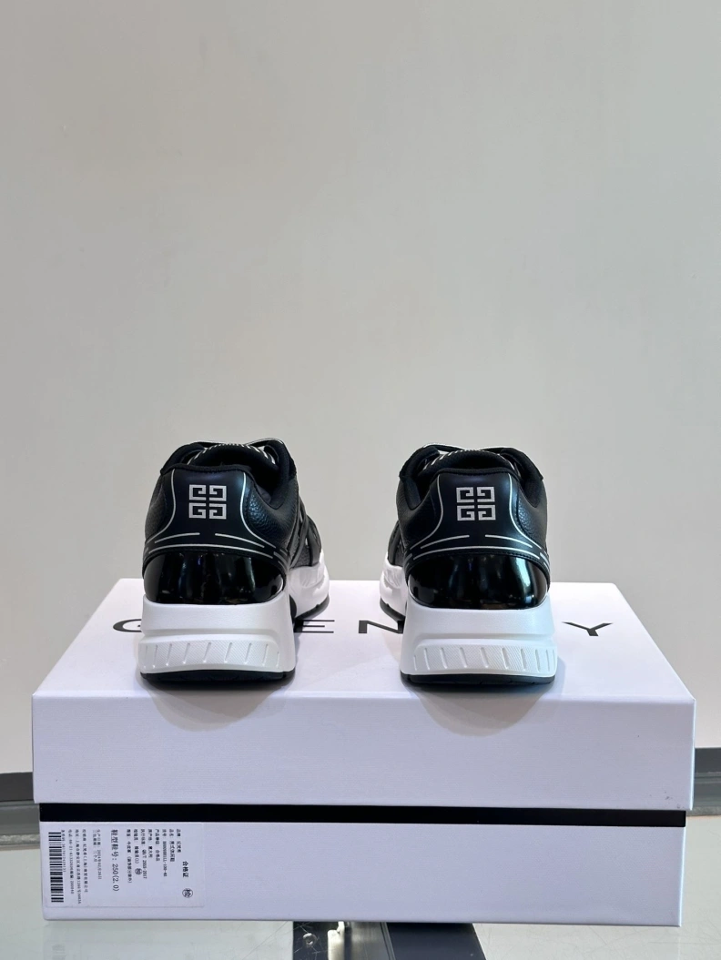 Affordable Gxvxnchy Sneakers 152632