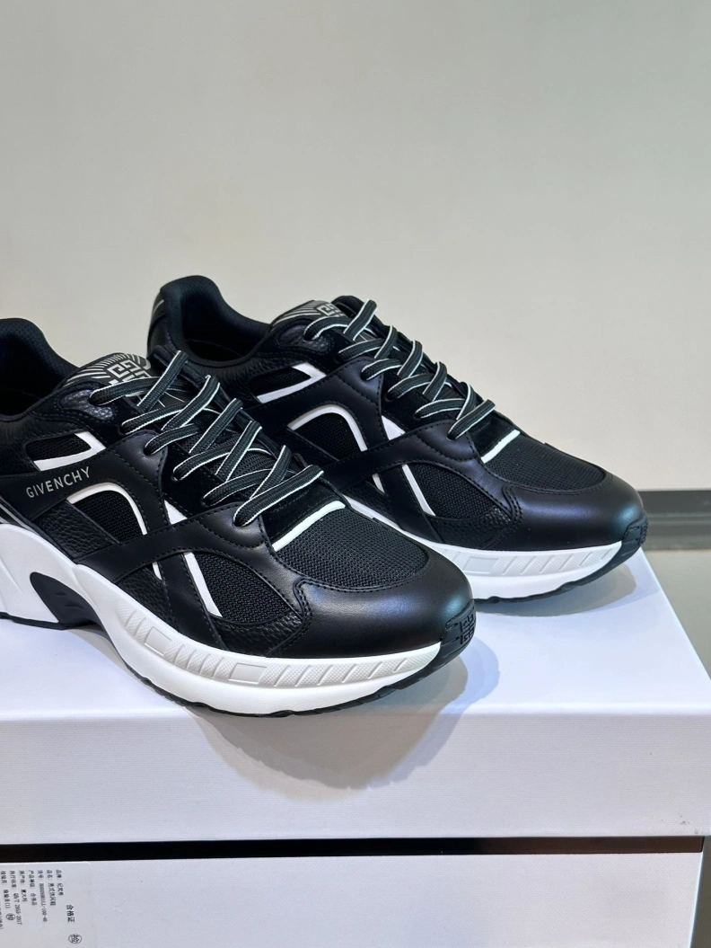 Affordable Gxvxnchy Sneakers 152632