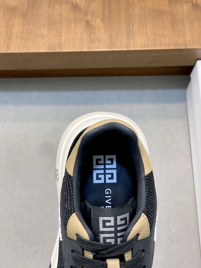 Gxvxnchy Sneakers Flexible 152625