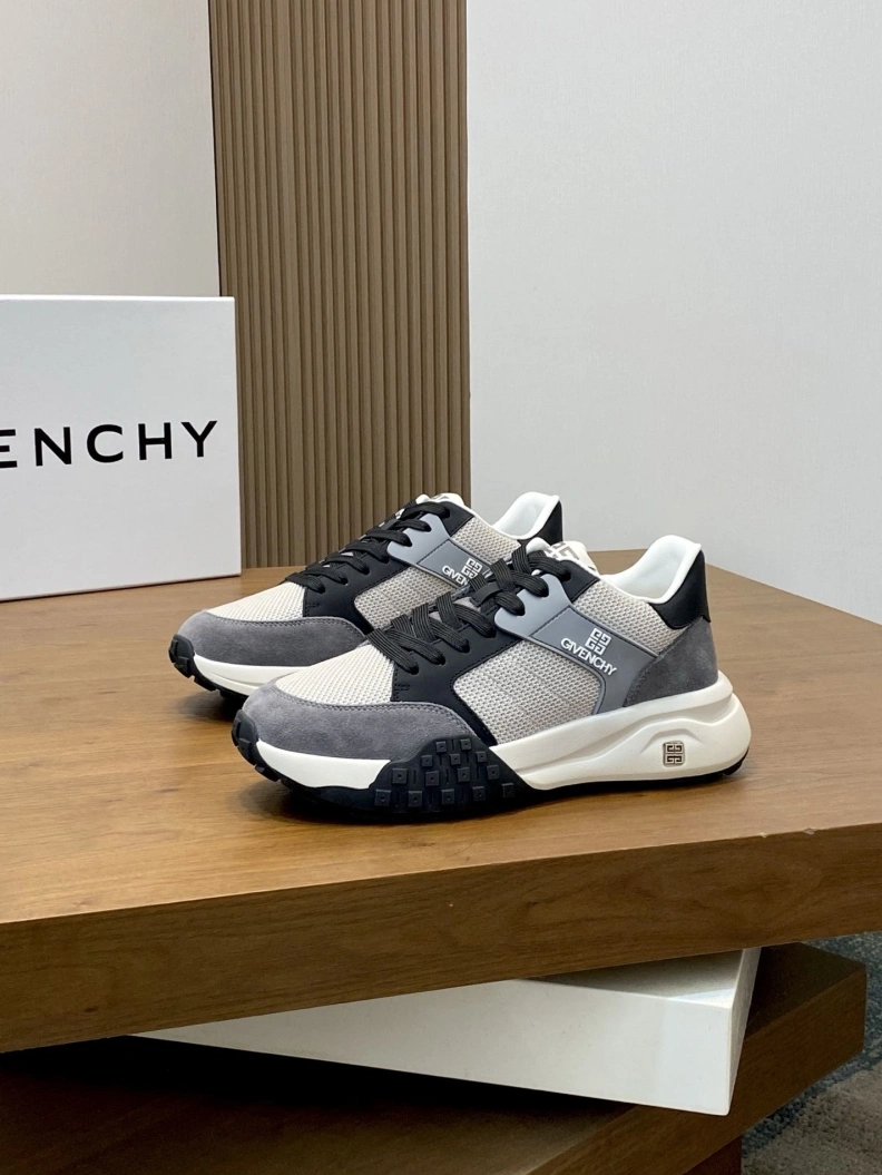 WellDesigned Gxvxnchy Sneakers 152626