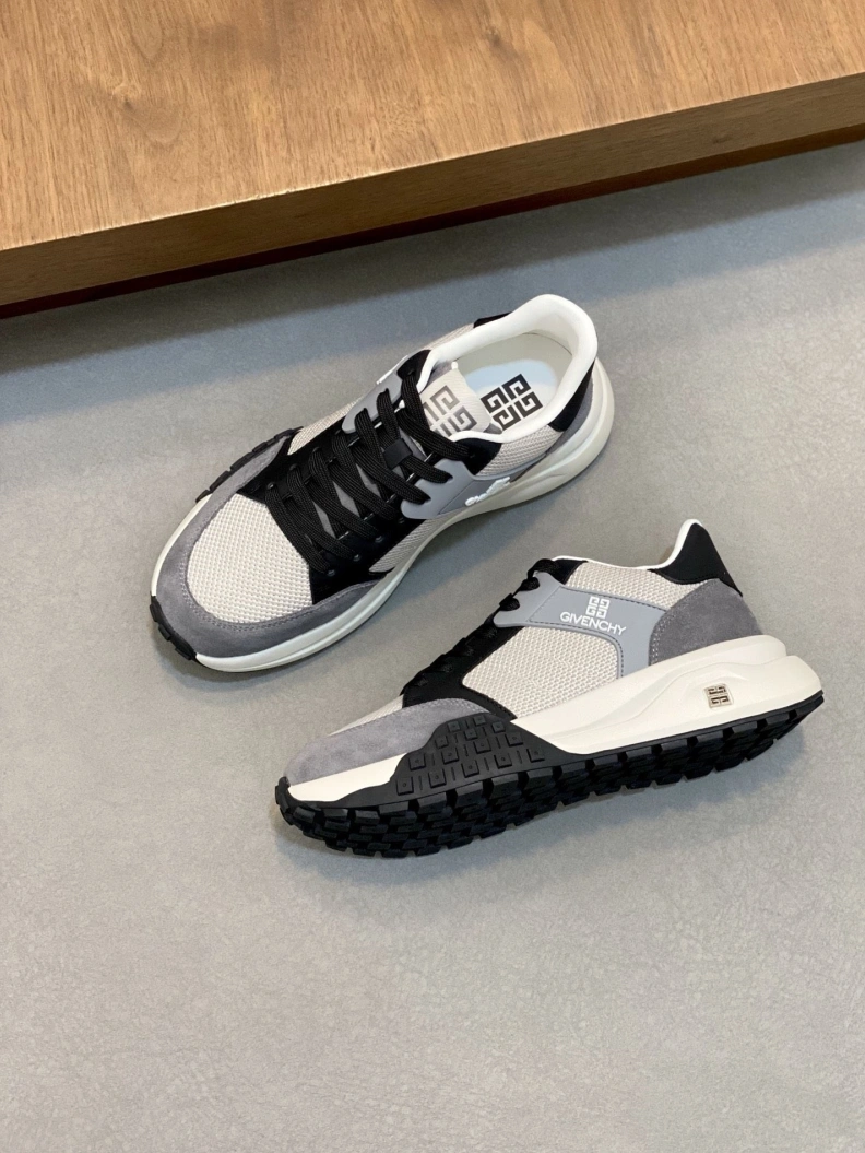 WellDesigned Gxvxnchy Sneakers 152626