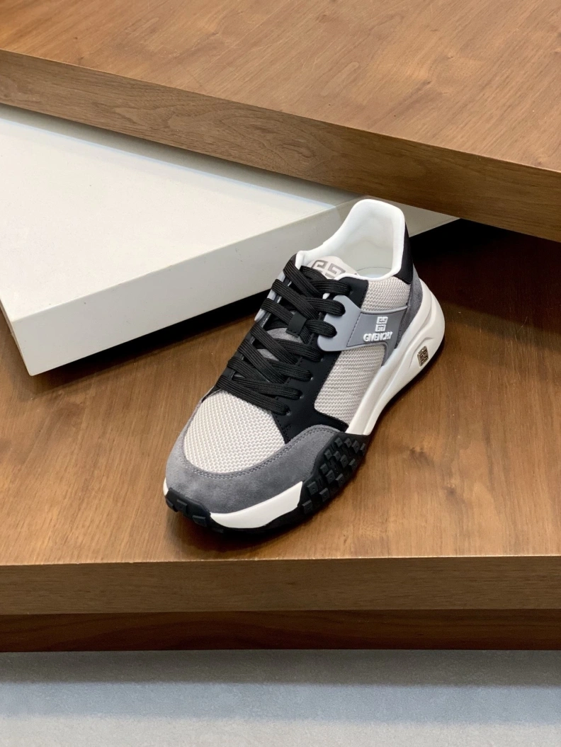 WellDesigned Gxvxnchy Sneakers 152626
