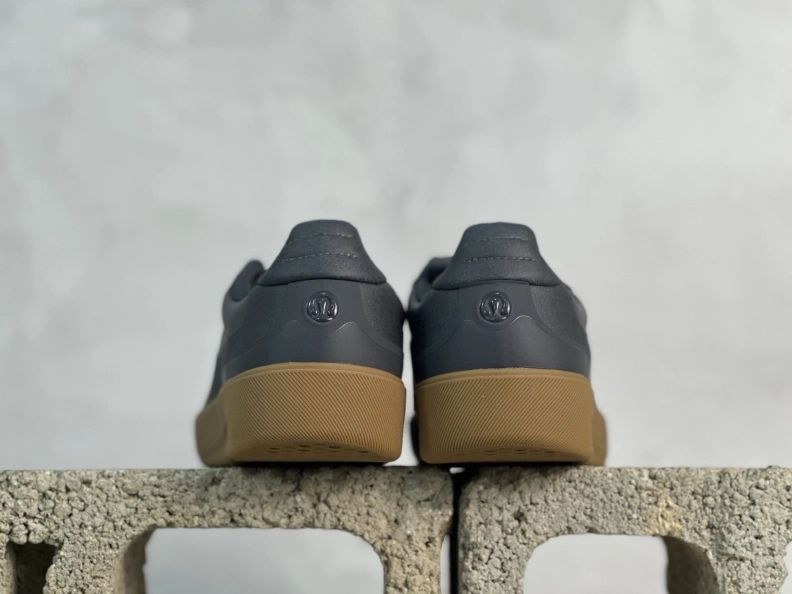 Minimalist Gxvxnchy Sneakers 152622