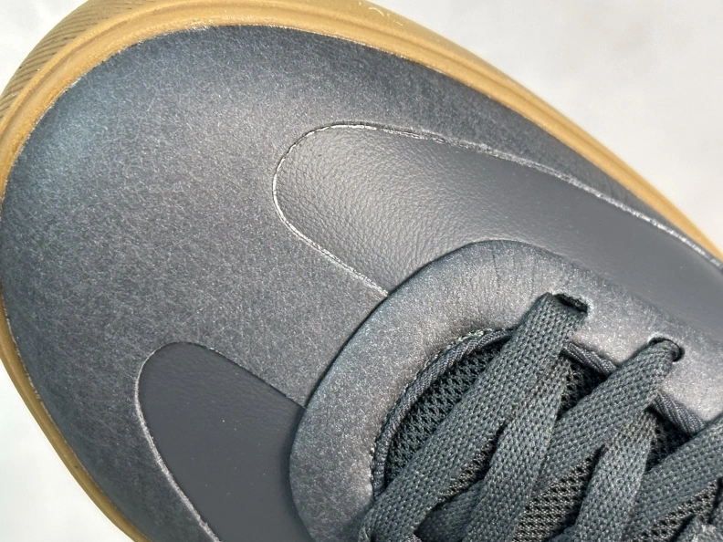 Minimalist Gxvxnchy Sneakers 152622