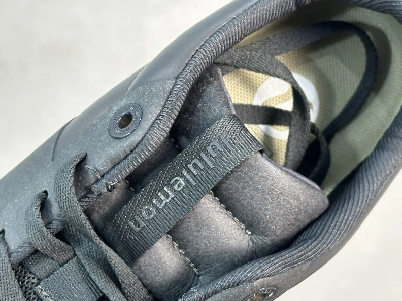 Minimalist Gxvxnchy Sneakers 152622
