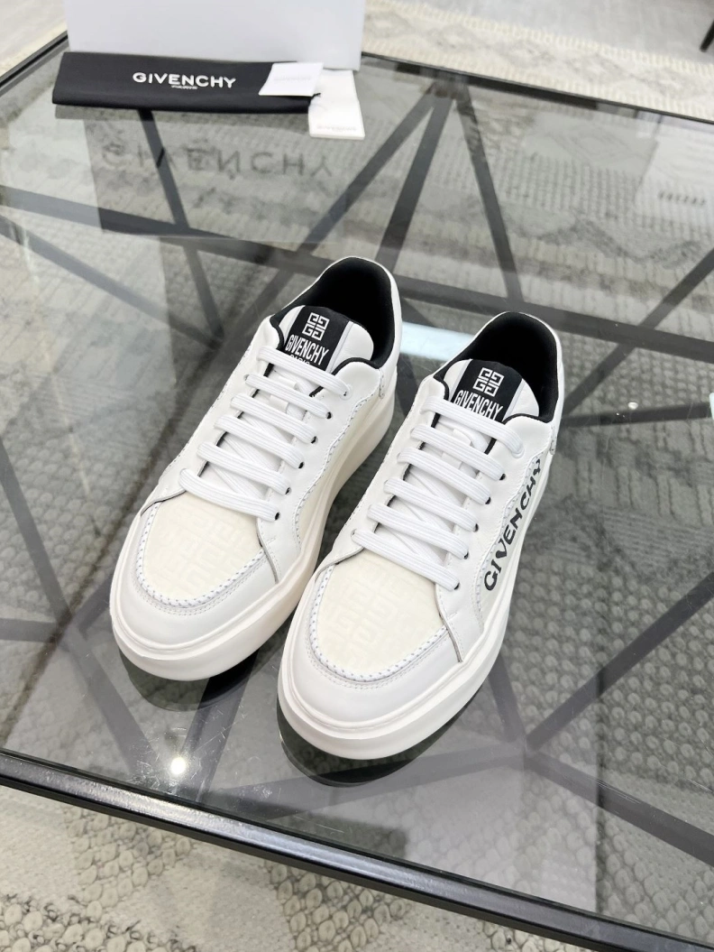 Bold Gxvxnchy Sneakers 152621