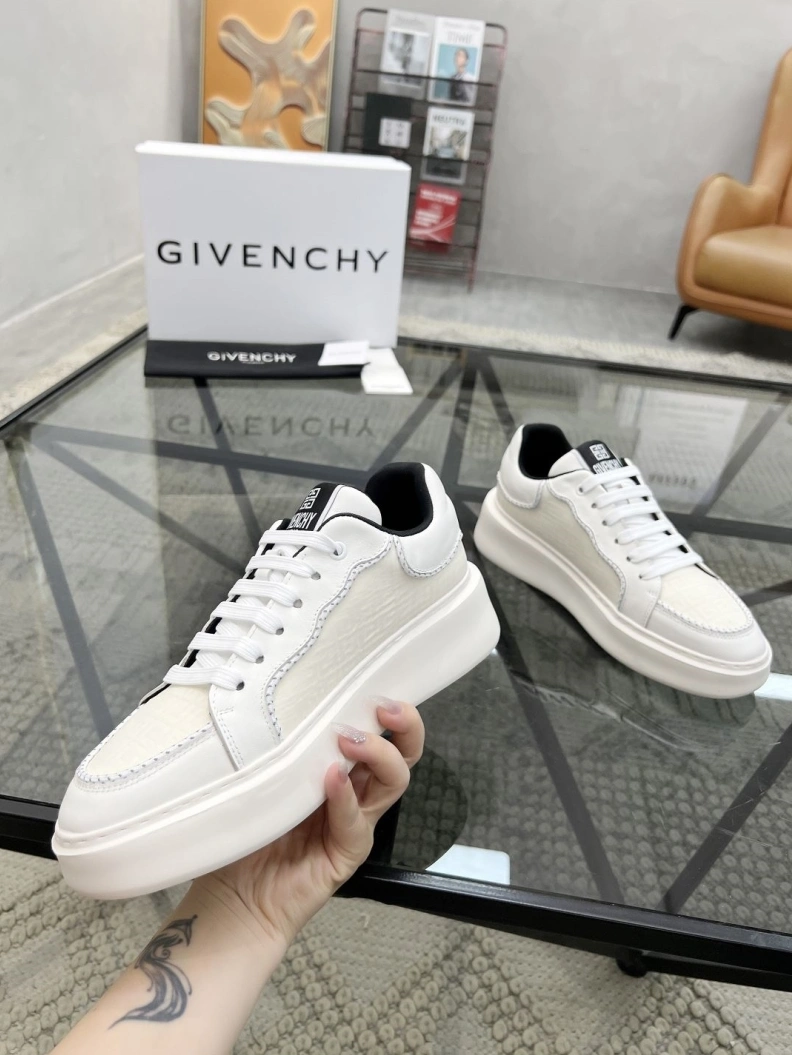 Bold Gxvxnchy Sneakers 152621
