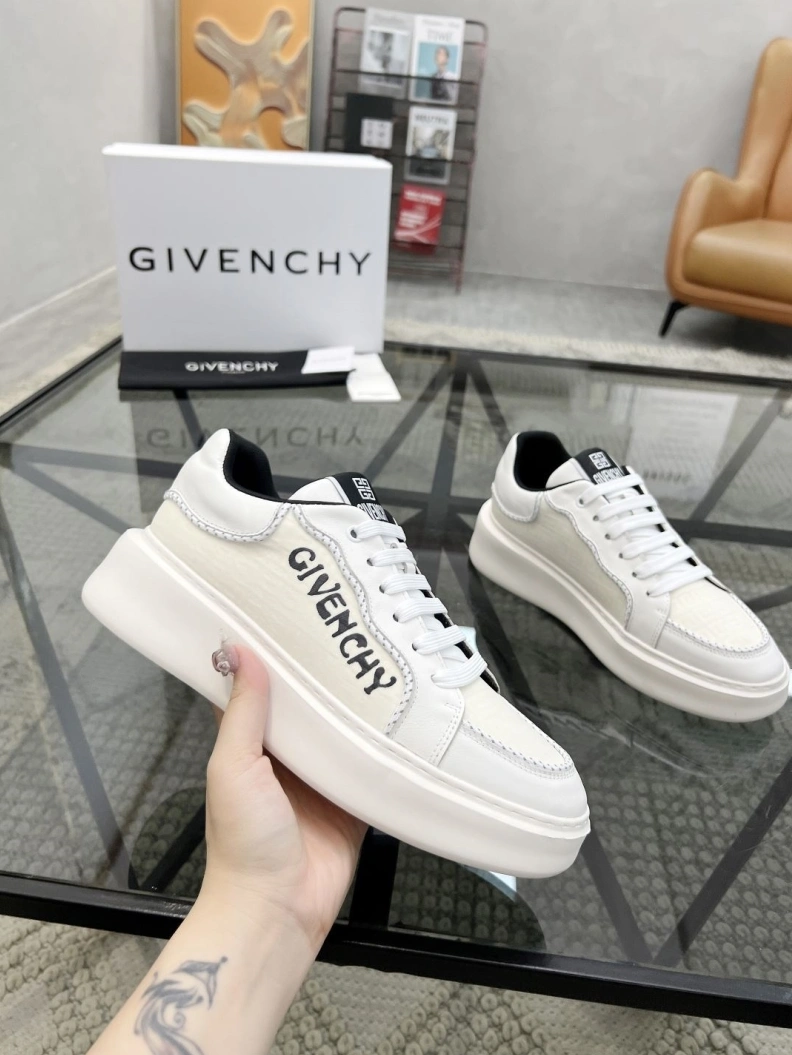 Bold Gxvxnchy Sneakers 152621