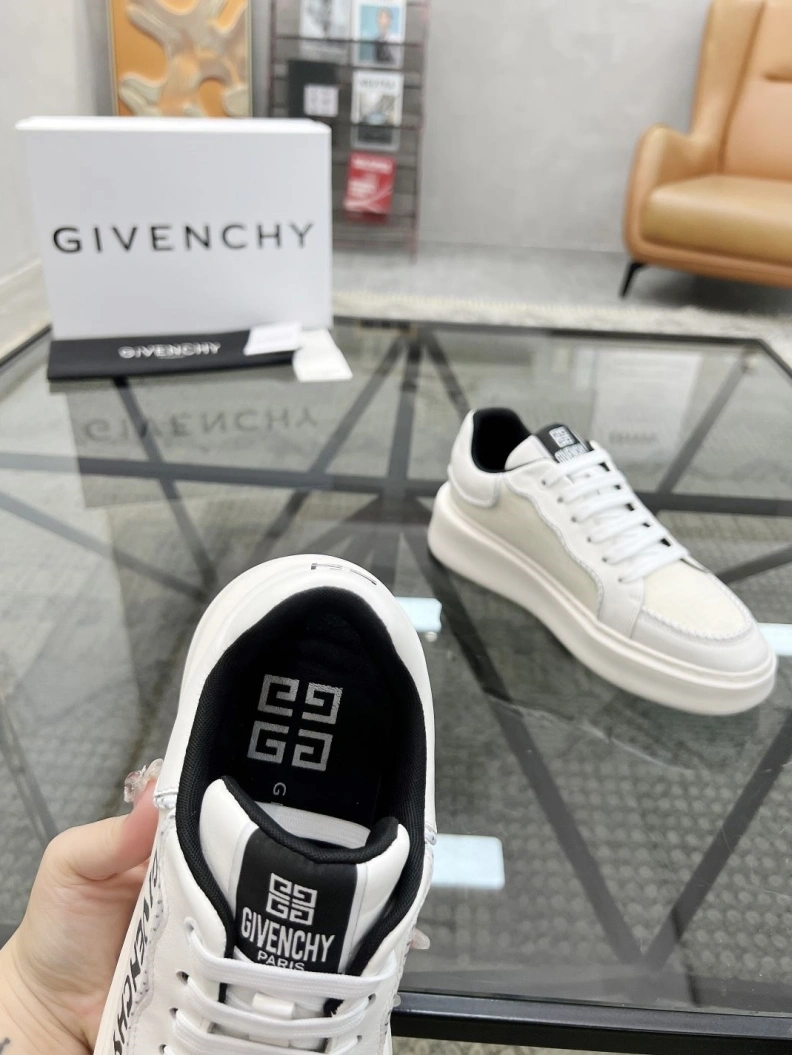 Bold Gxvxnchy Sneakers 152621