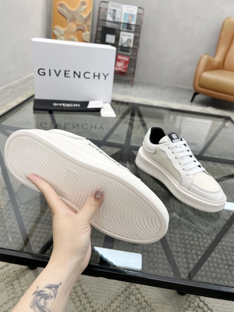 Bold Gxvxnchy Sneakers 152621