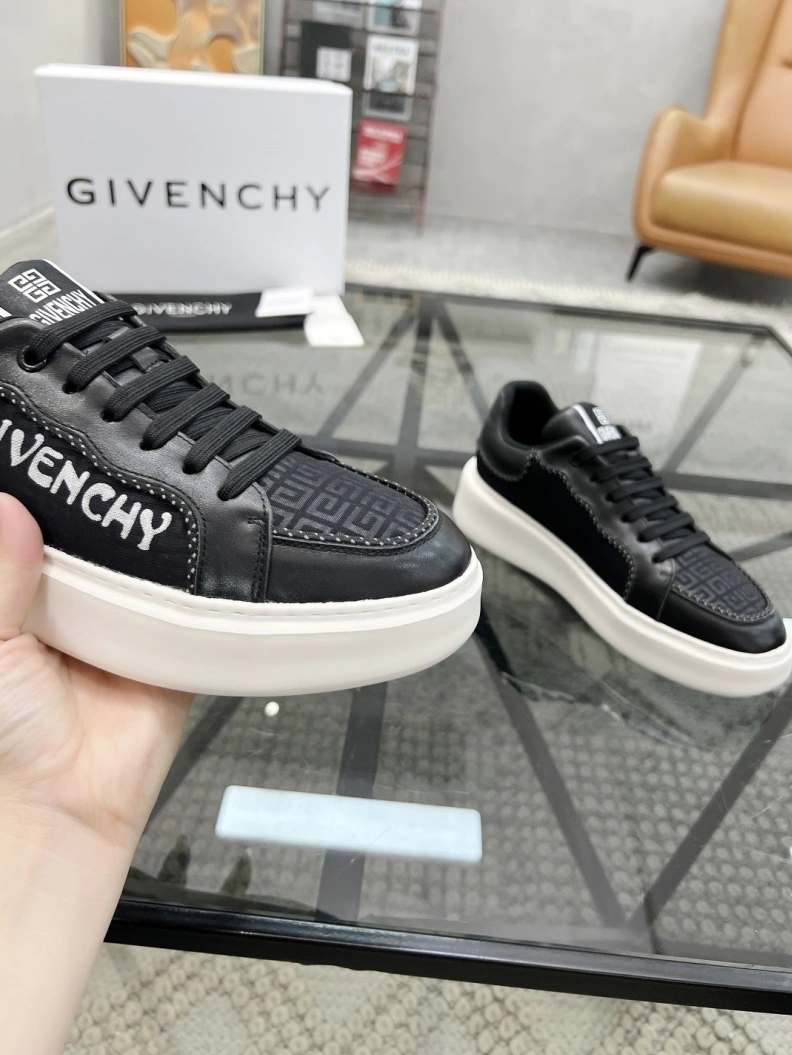 StreetReady Gxvxnchy Sneakers 152615