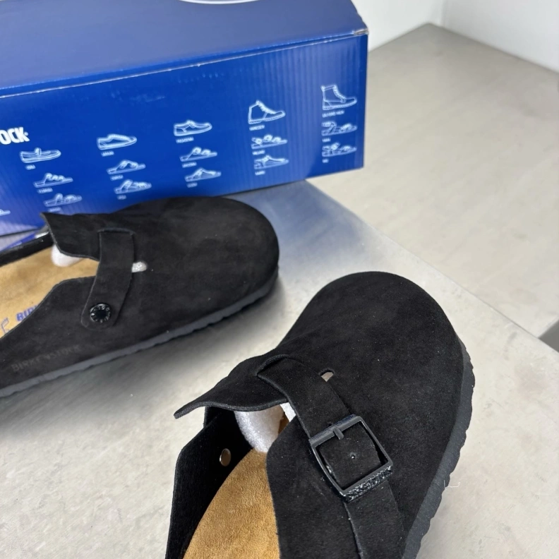 Resilient Othxr Slippers 211852