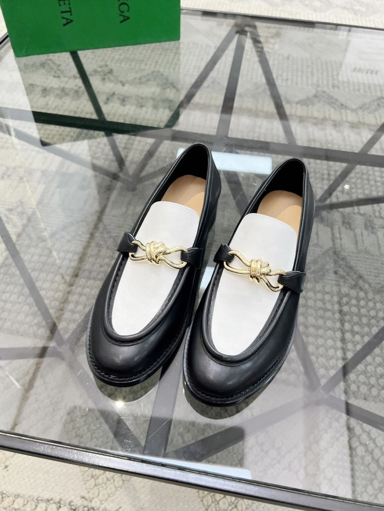 Bold Bxttxga Vxnxta Leather Shoes 112550