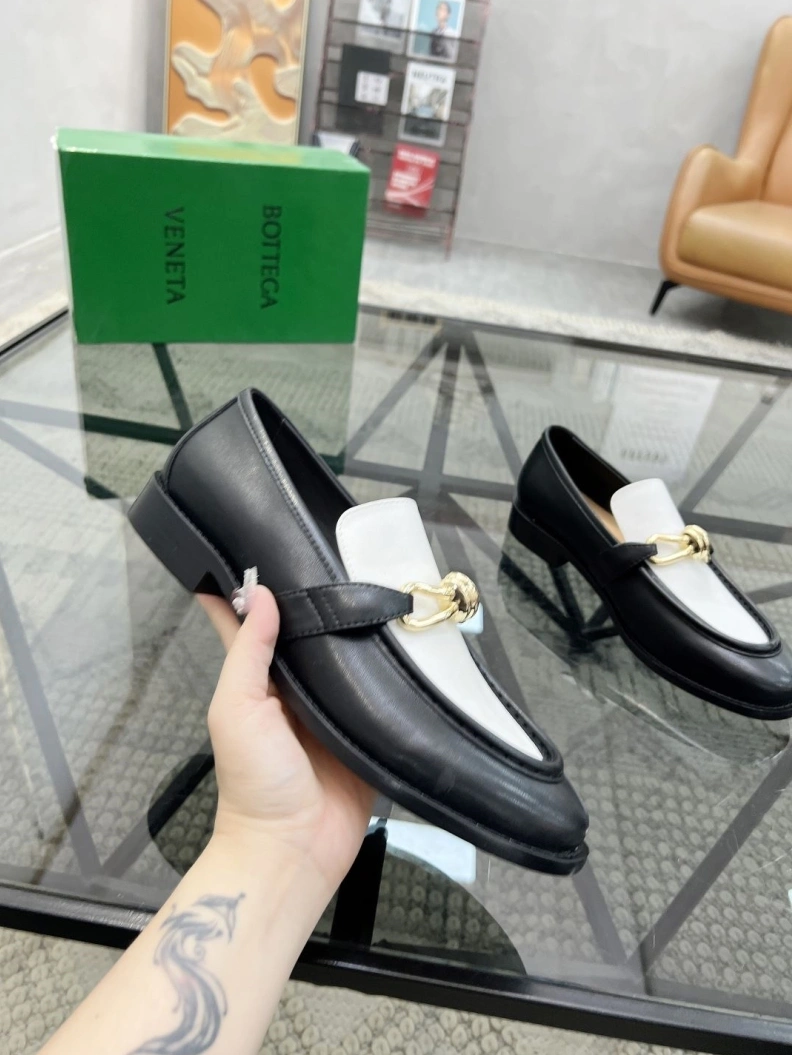 Bold Bxttxga Vxnxta Leather Shoes 112550