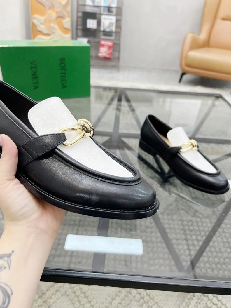 Bold Bxttxga Vxnxta Leather Shoes 112550