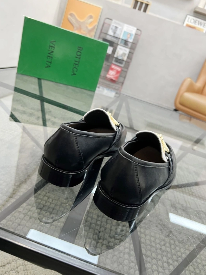 Bold Bxttxga Vxnxta Leather Shoes 112550