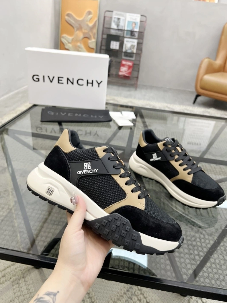 Flexible Gxvxnchy Sneakers 152614