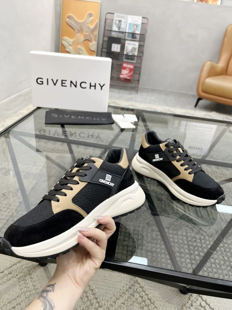 Flexible Gxvxnchy Sneakers 152614
