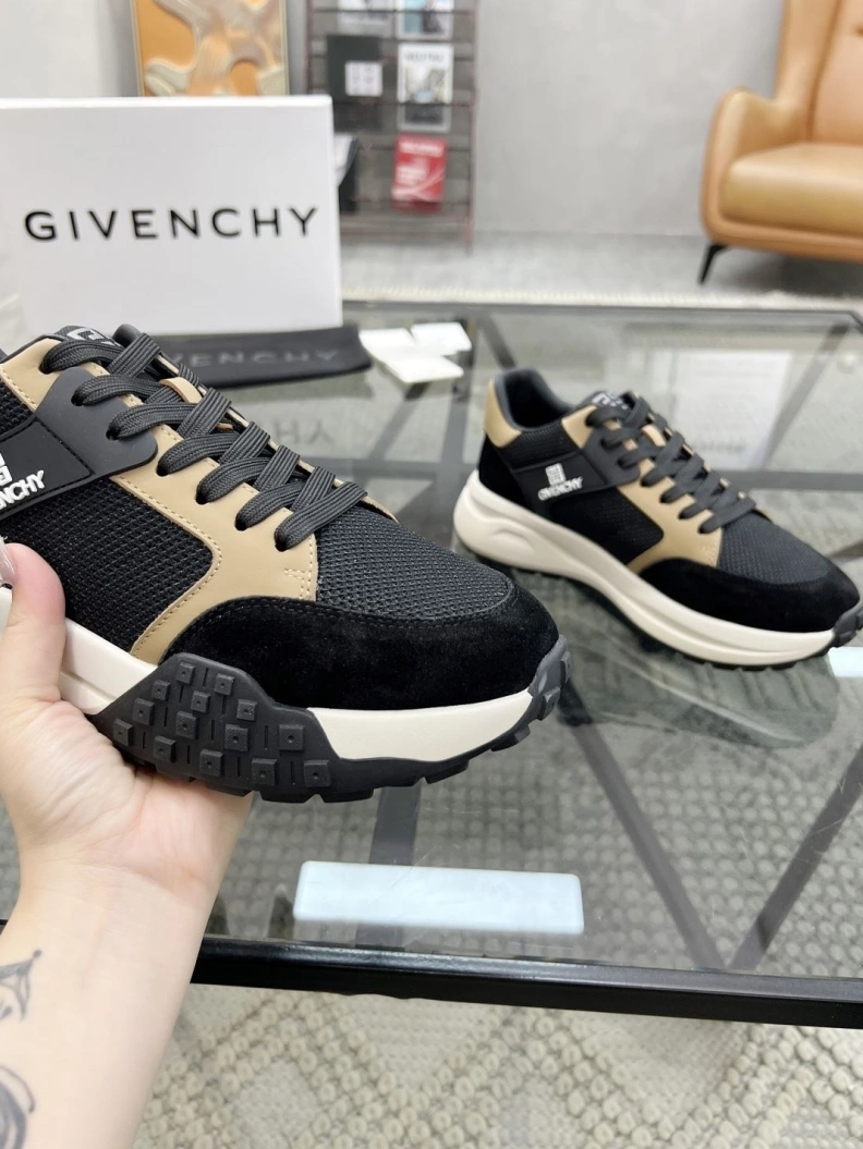 Flexible Gxvxnchy Sneakers 152614