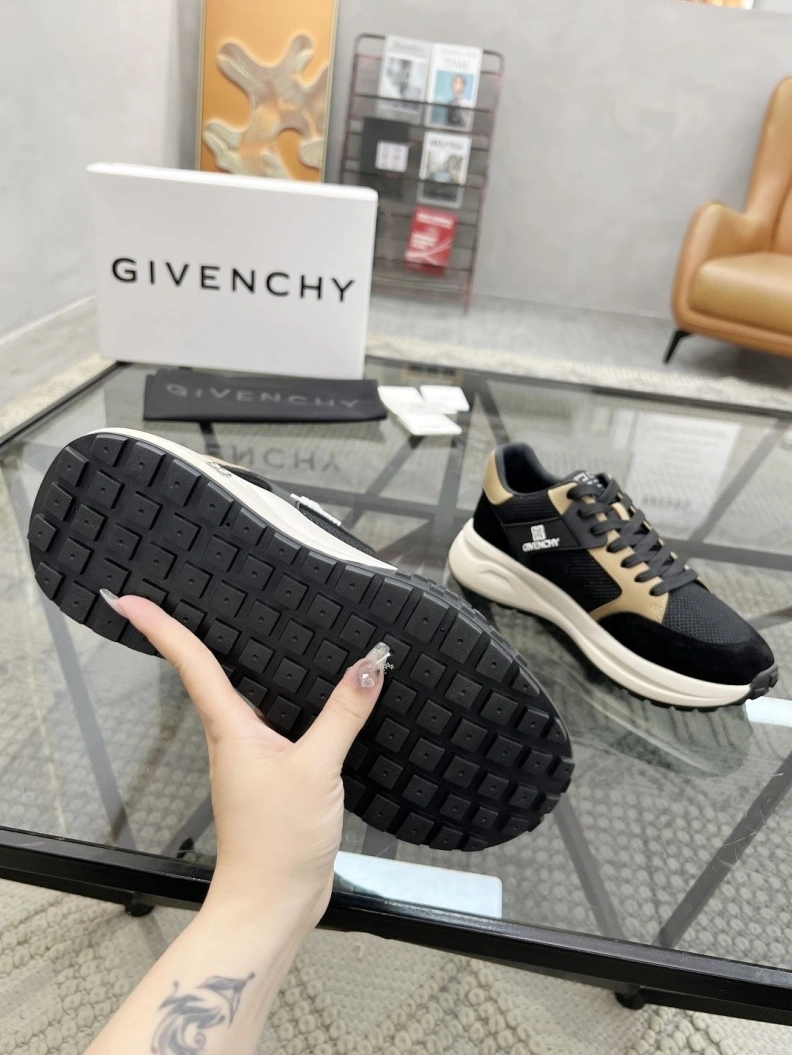 Flexible Gxvxnchy Sneakers 152614